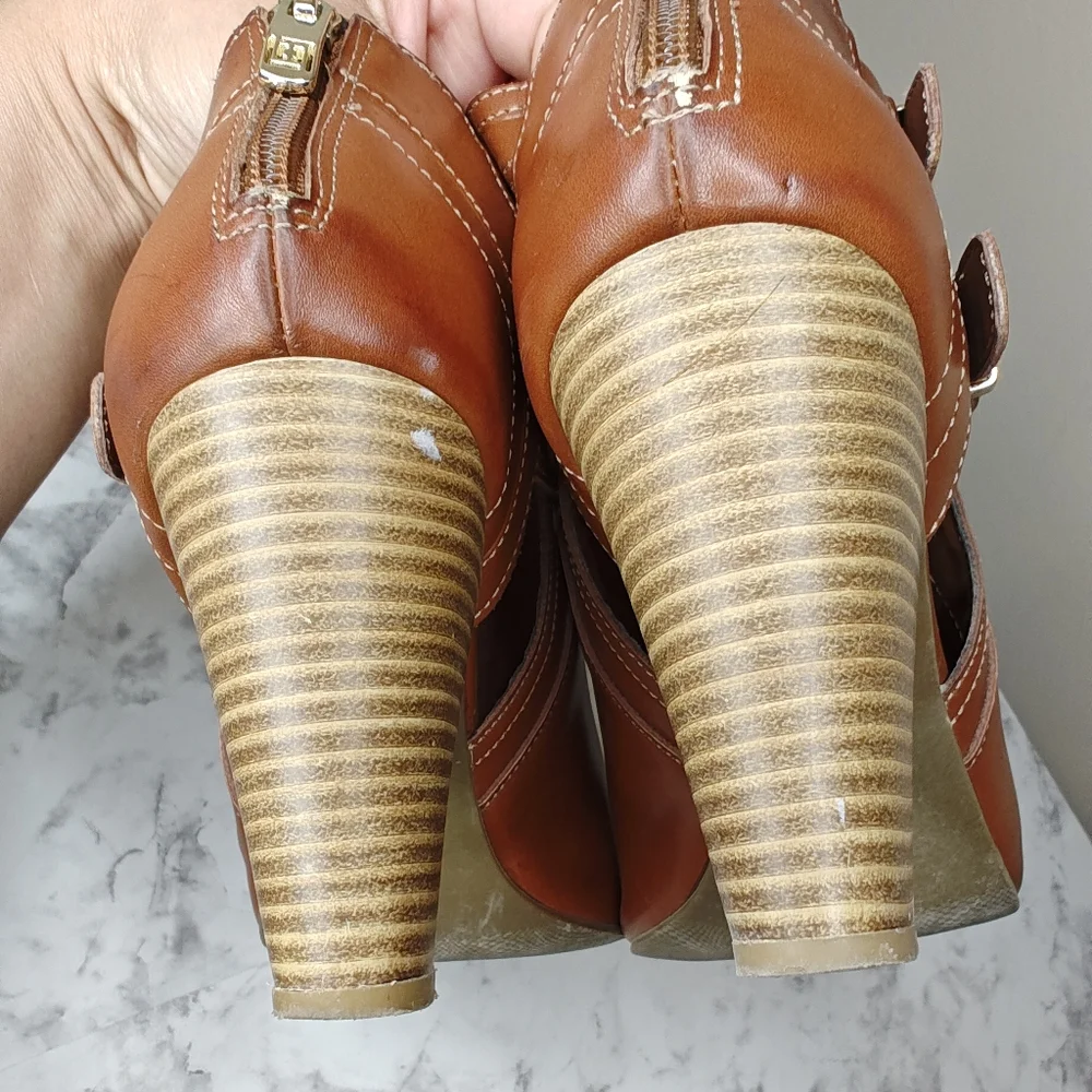Liz Claiborne Cognac Booties